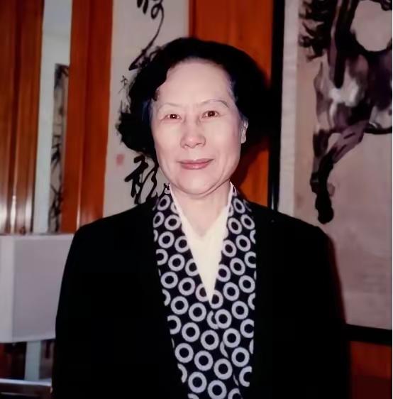 1953年，徐悲鸿病逝，五年后，他的妻子廖静文不但选择了改嫁，还生了孩子。然而，