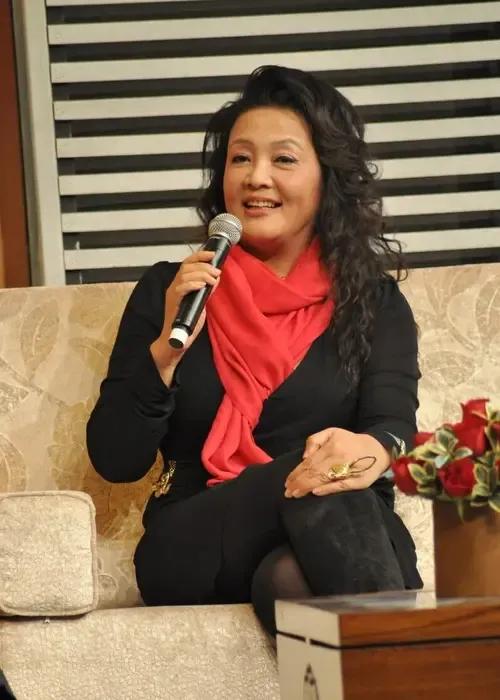 就没见过这样的妈，整天让儿子当王八。
大s婚内流产的孩子，她说不是汪的。
张颖颖