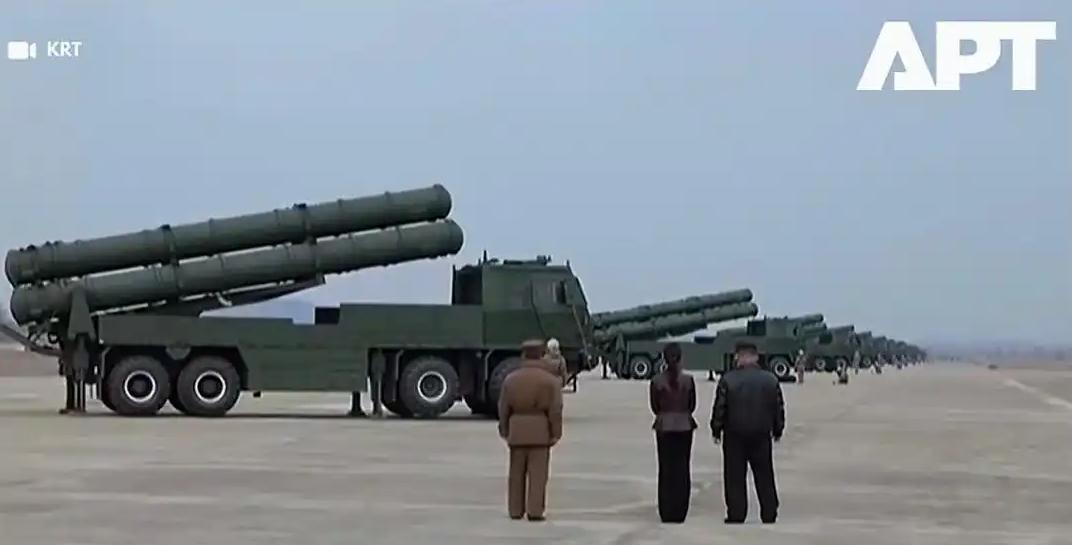 朝鲜试射世界最大口径“震韩武器”，600毫米火箭炮，究竟多炸裂？
火箭炮竟能逼得