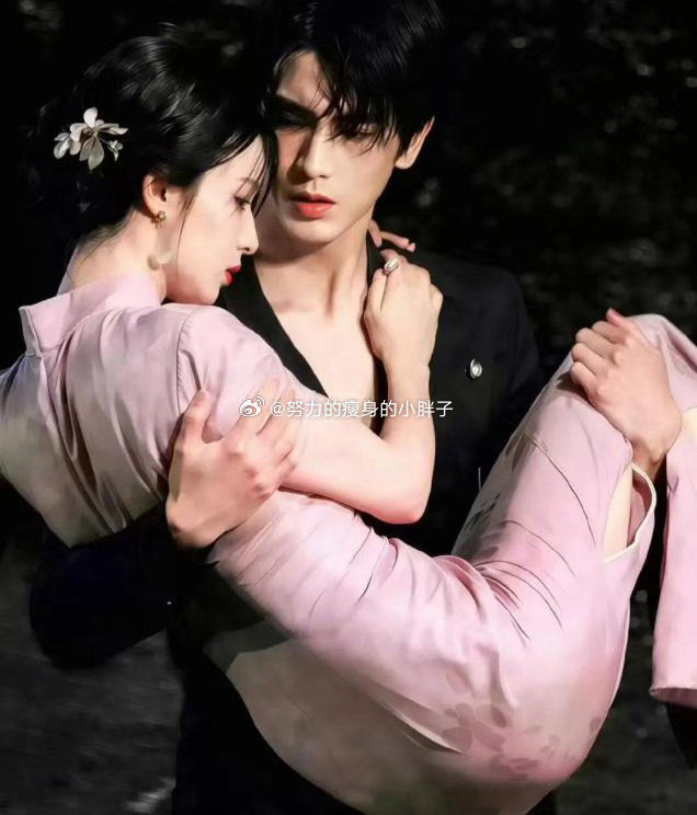 这一秒过火副cp是女撩男主线全程虐恋压抑，还好海棠青×李柏泽这对副CP带来满满甜