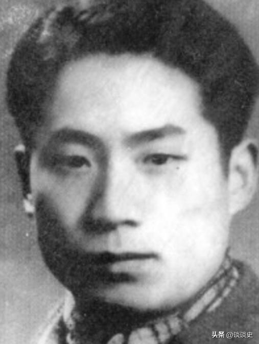 1948年，地下党员李维嘉接完头，准备返程，怎料，有小姑娘突然开始摆手，他立马就