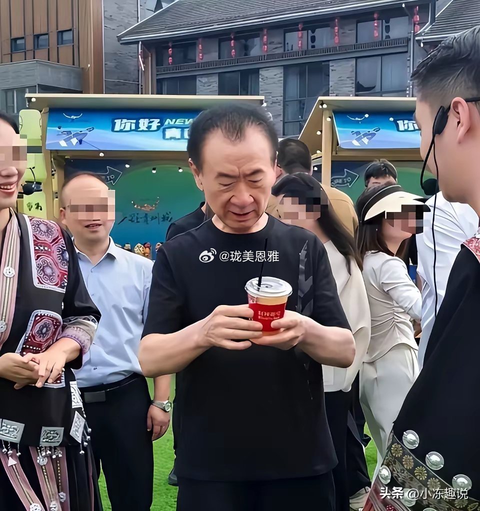 王健林现状卖掉 80 多座万达广场每天还 2000 万利息，还在硬扛 