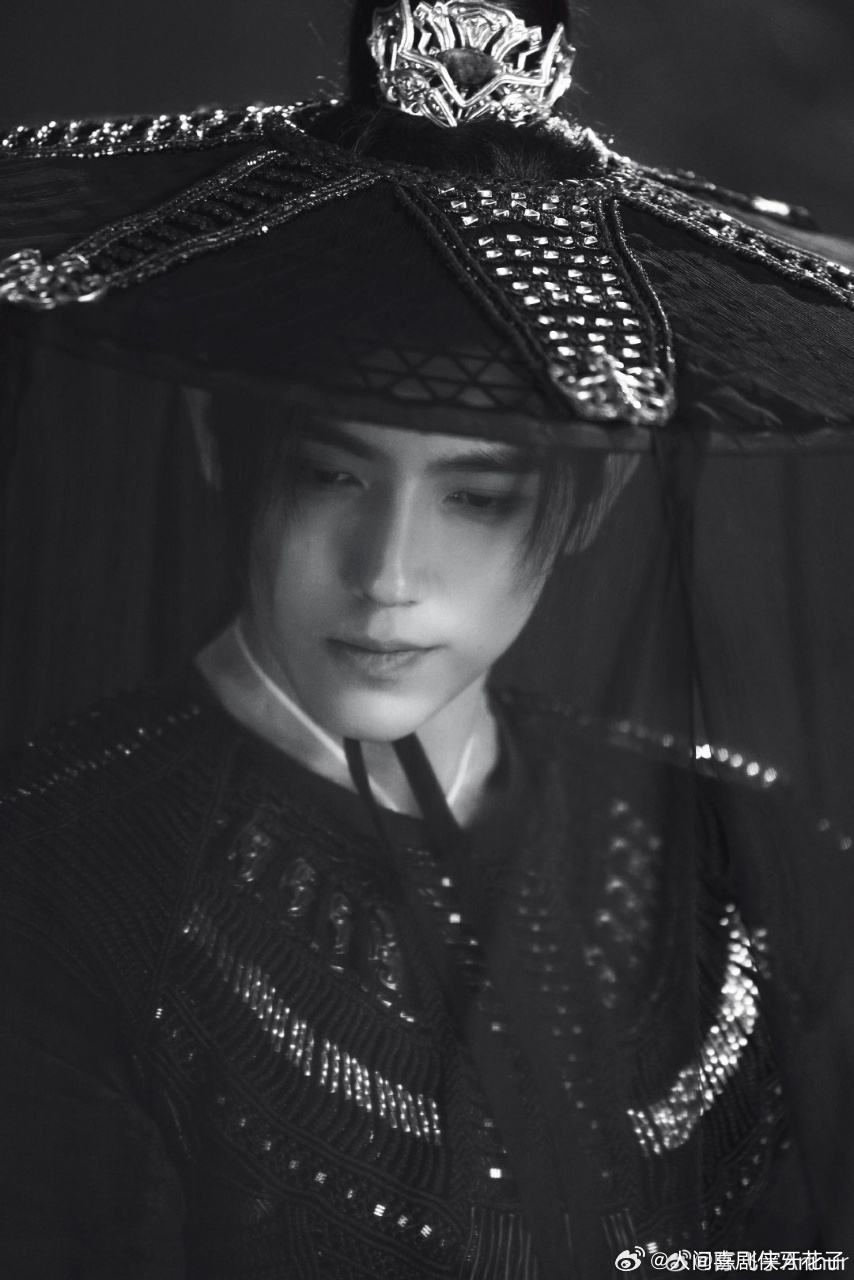 陈飞宇男狐狸陈飞宇发了九张段胥帅照看完这九张帅照，忽然理解什么叫“剧抛脸”了。明