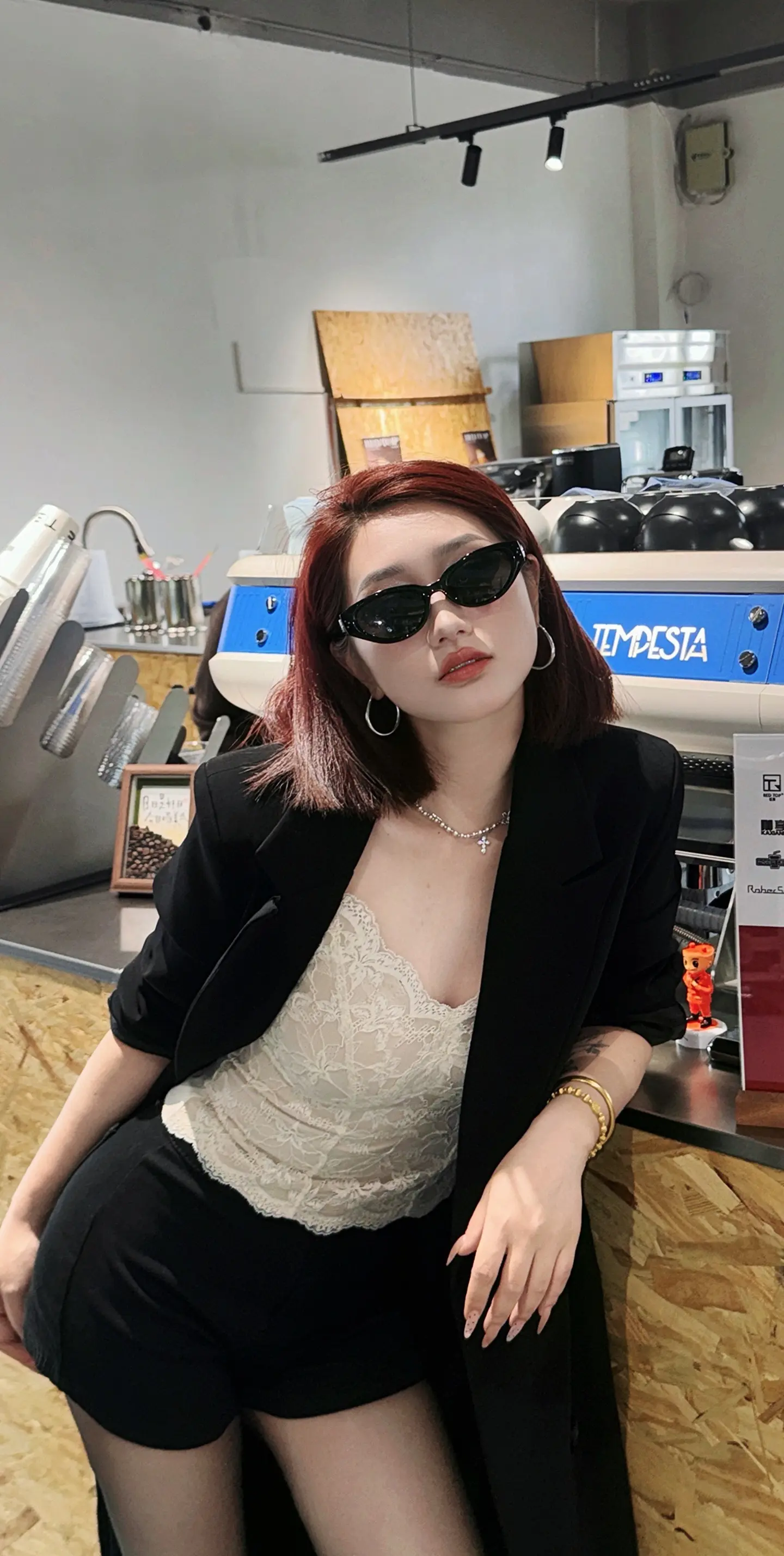 早啊 姐妹们 今日高能量⬇️。“顶级的自信就是 你走哪条路 哪条路就会 开满花”