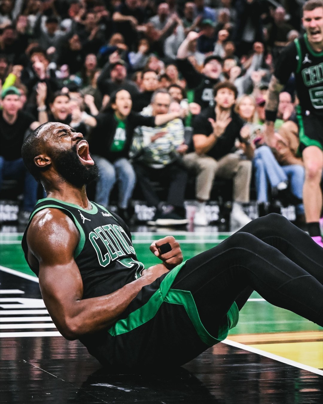 杰伦在一档直播节目中透露，2019 年季后赛第二轮不敌雄鹿后，是麦克格雷迪说服他