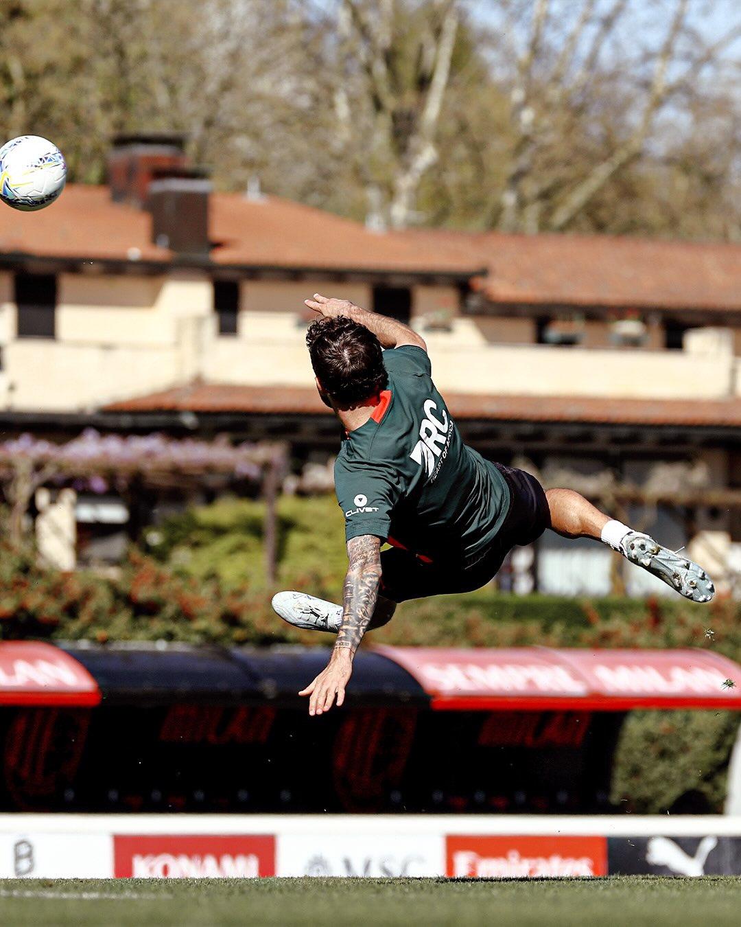 空中技巧🤸‍♂️ 

📍克来沃米兰内洛体育中心