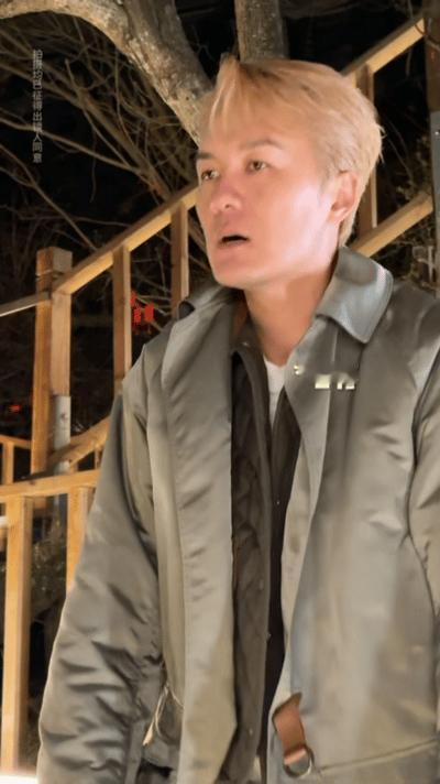 吴克群用行动打动挑山工吴克群致敬每一个扛起生活的人✨老君山的石阶，见证着挑山工的