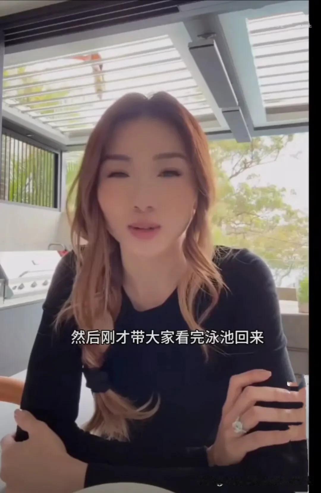 程晓玥大秀老公澳洲豪宅，这大钻戒……这姐真的是一点也不低调呀😂😂😂
无时无