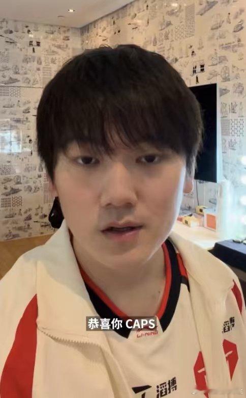 Jackeylove恭喜Caps入选英雄联盟名人堂！大家觉得下一位名人堂会是LP