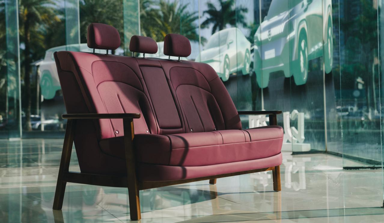 车圈最贵周边，东风日产大沙发新皮肤开箱，真是要向沙发厂转型啊，新年新气象，大红大