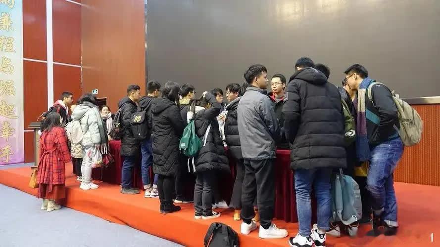 中国之所以跳过“东风-51”而直接公开“东风-61”，不是东风51研发失败，也不