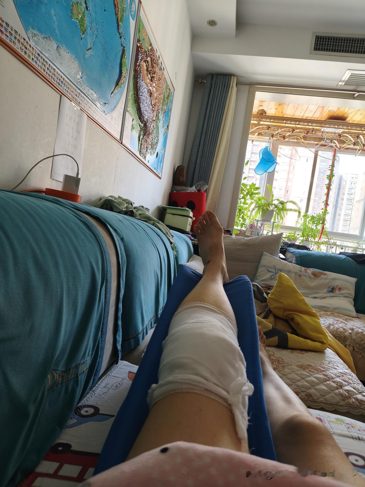 被外卖车撞，由于伤势严重，恢复期都得半年，期间还要不断做康复训练，而且一年后还有