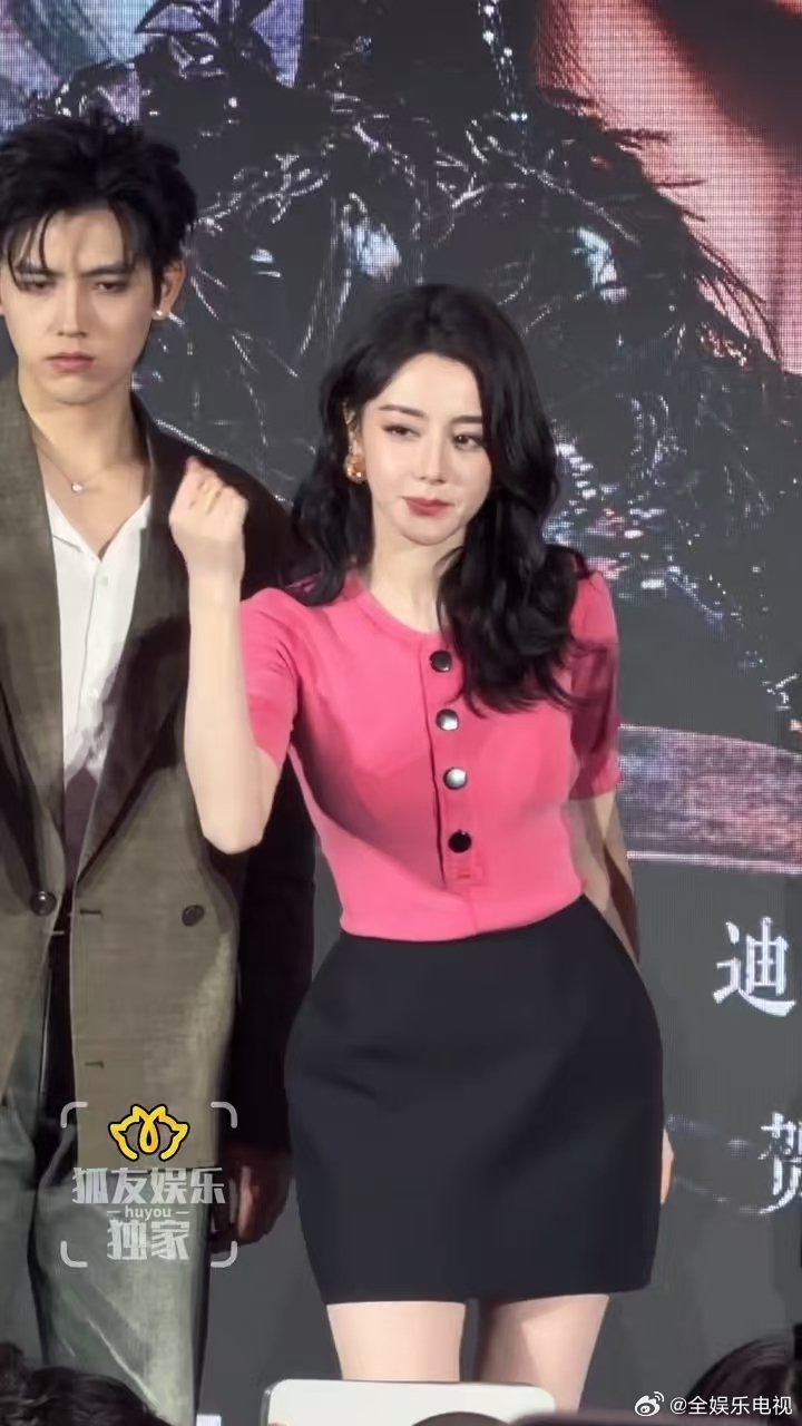 热巴陈飞宇跳复仇摇迪丽热巴陈飞宇复仇摇直拍 热巴、陈飞宇复仇摇直拍，好权威！！迪