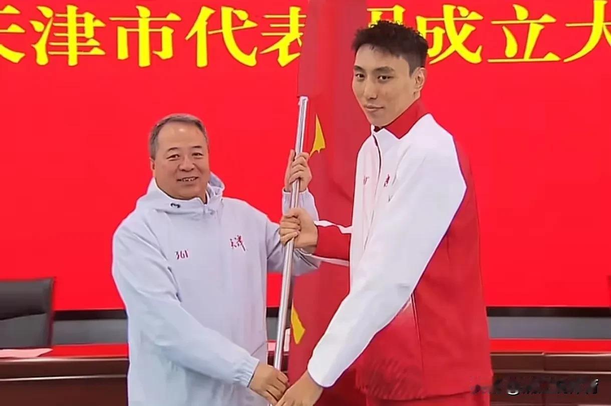 李盈莹无缘天津代表团团旗的主要原因：1、避嫌。李珊主要就是分管篮球和排球两个大项