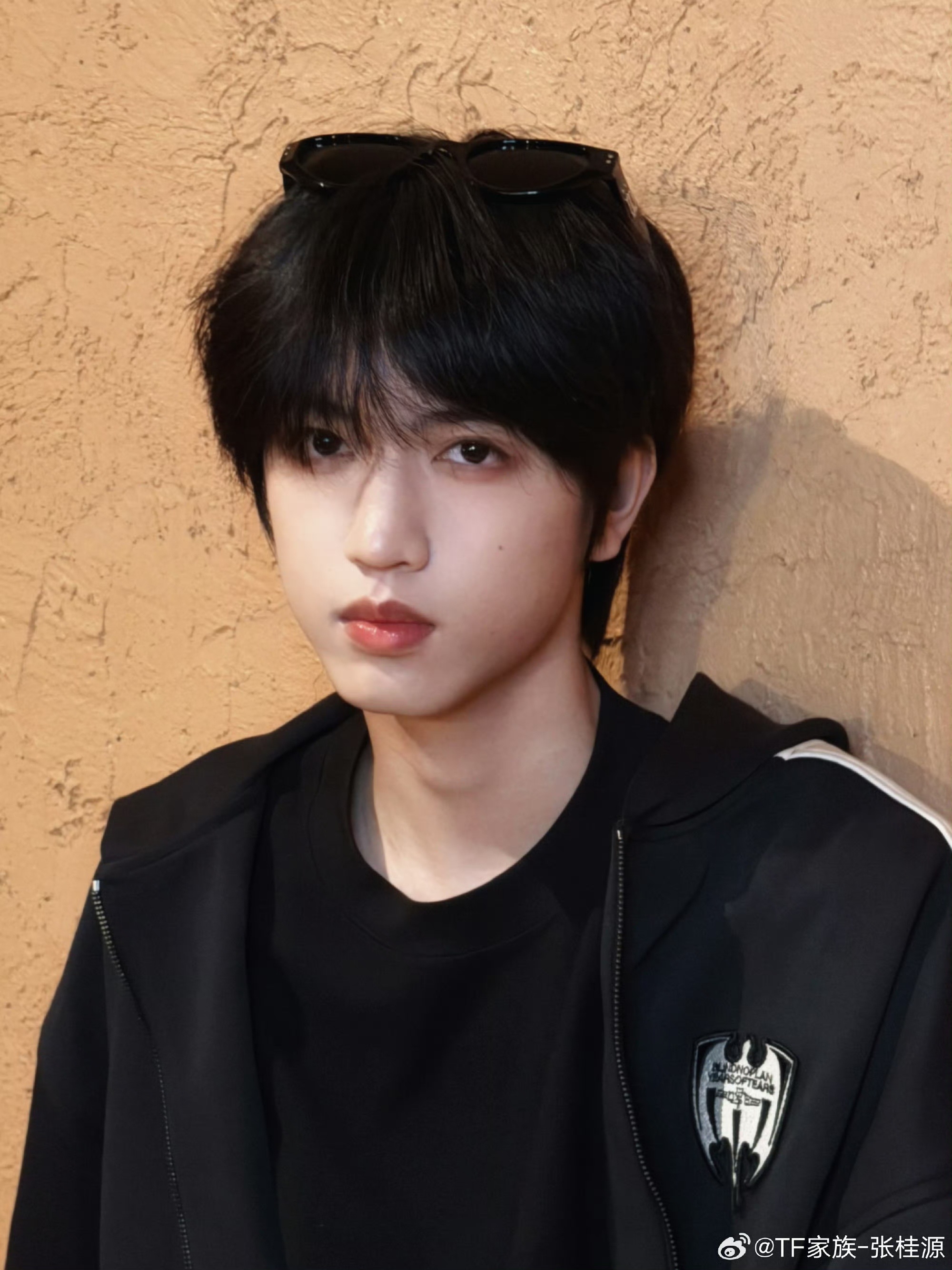 张桂源上网才知道自己成田赫之子了咱就说帅成这样人生还能有什么烦恼啊，完全颜霸来的