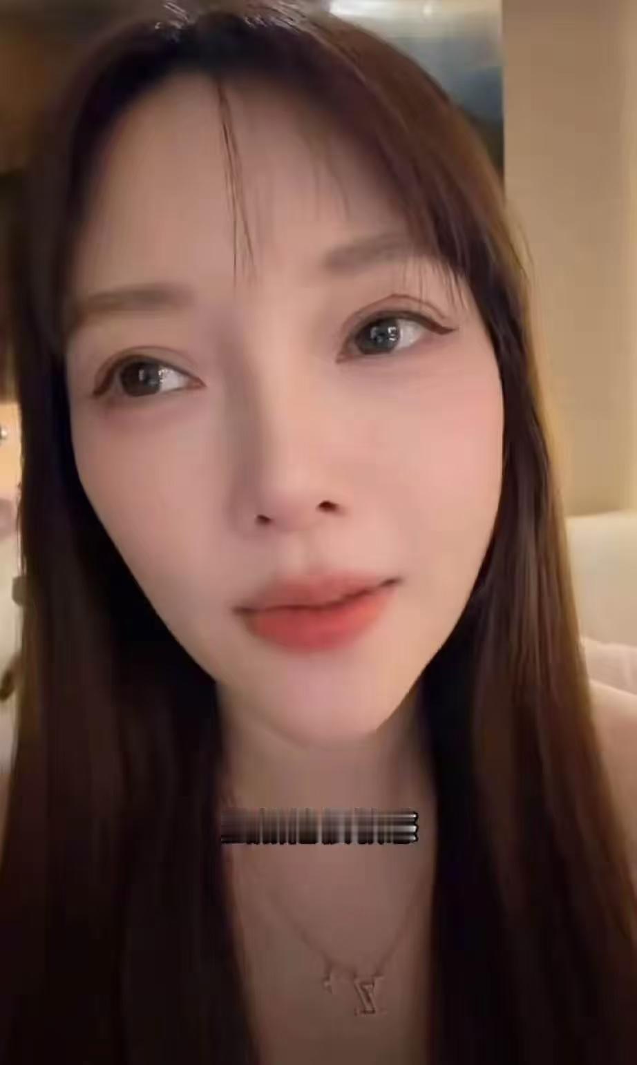 你让贾乃亮听到了，情何以堪？她和文章一样，一个是哥太顺了，一个是姐太顺了，欲使其