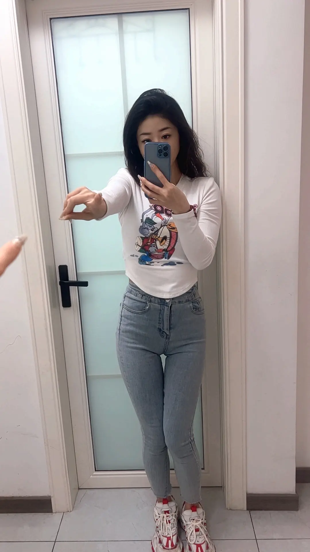 在这个薄情寡义的世界，你可以什么都听，但不能什么都信，毕竟甜言蜜语是不...