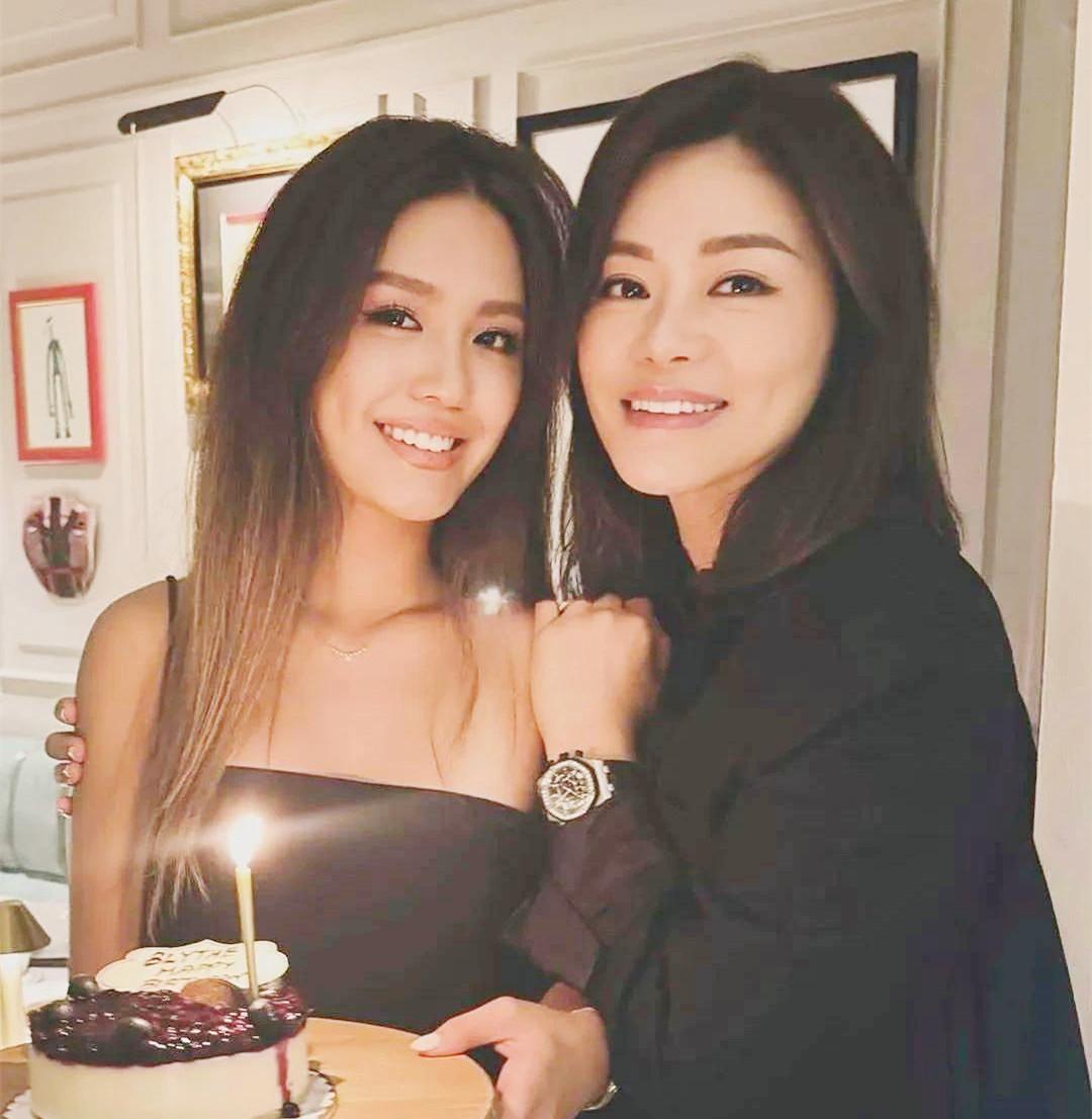 钟镇涛女儿也太优秀了吧！北影读研 + 穿搭好会✨
谁能不羡慕钟懿啊！21 岁考上
