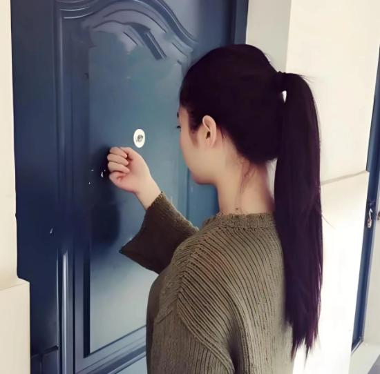 这回作大了！浙江，男子睡到半夜，楼下的女邻居敲开他家门，说他动静太大，吵到她休息
