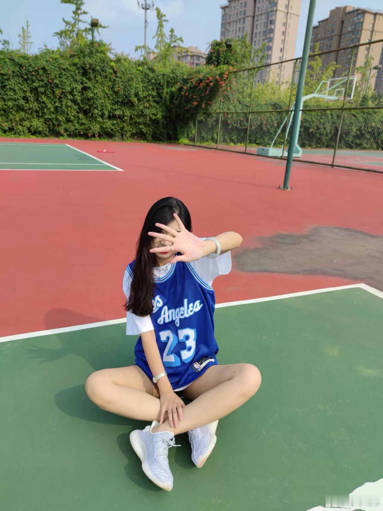 引用一句话就是，浓眉换东契奇是我从业二十年以来见过最伟大的操盘