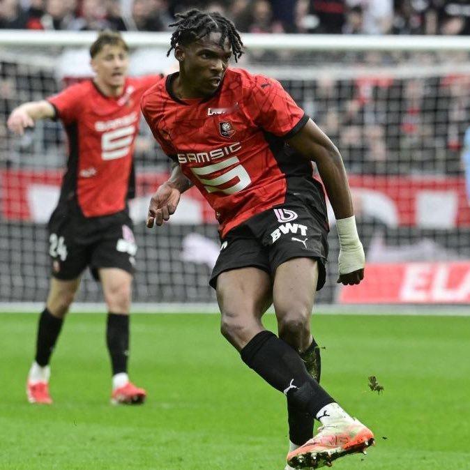 目前来看雷恩的雅凯是首选了不过队报透露，雷恩的计划是将球员留到赛季结束，并可能在