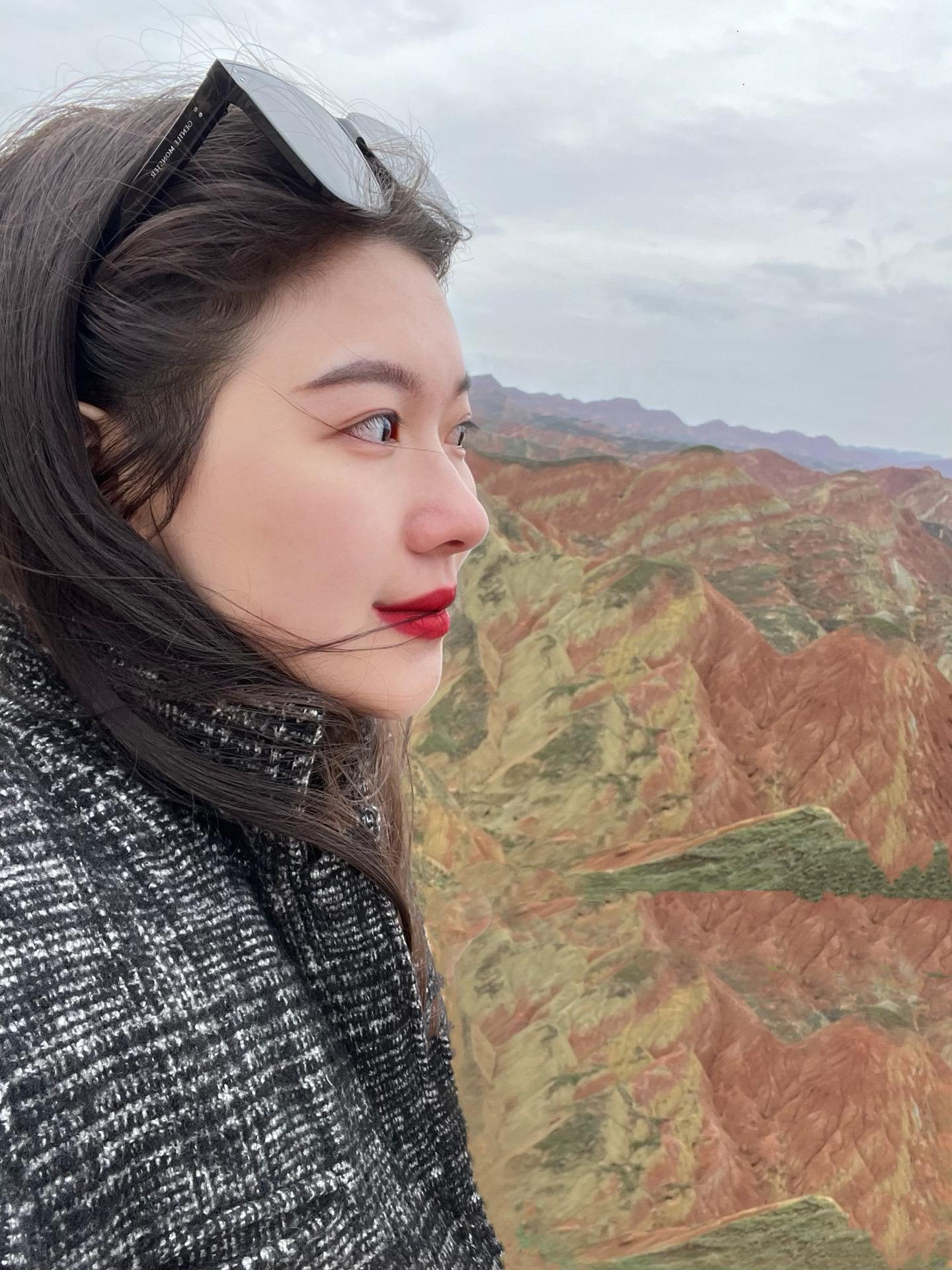 “秋风起，谁在叹息。”