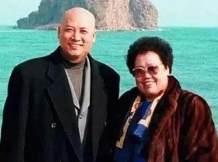 你们总是嘲笑陈丽华女士的长相，却看不到别人的优秀。
 
有学识，有阅历，有财富，