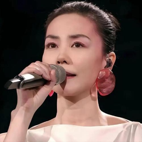 难怪窦靖童活得通透！王菲无视流言放开管教，这份家长格局太少见✨
 
你们发现了吗