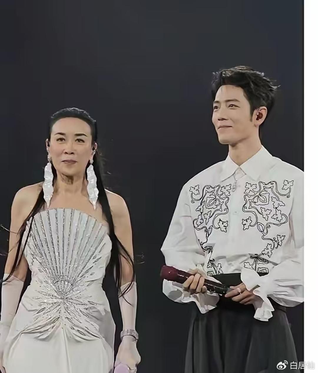 实际上, 那些眼光敏锐的人, 都能够瞧出来, 那英在北京举办的演唱会现场, 存在