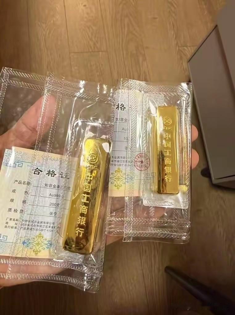 6月1号这天，金价真有点看不懂了。

大盘明明已经从993跌到了983，国际盘面
