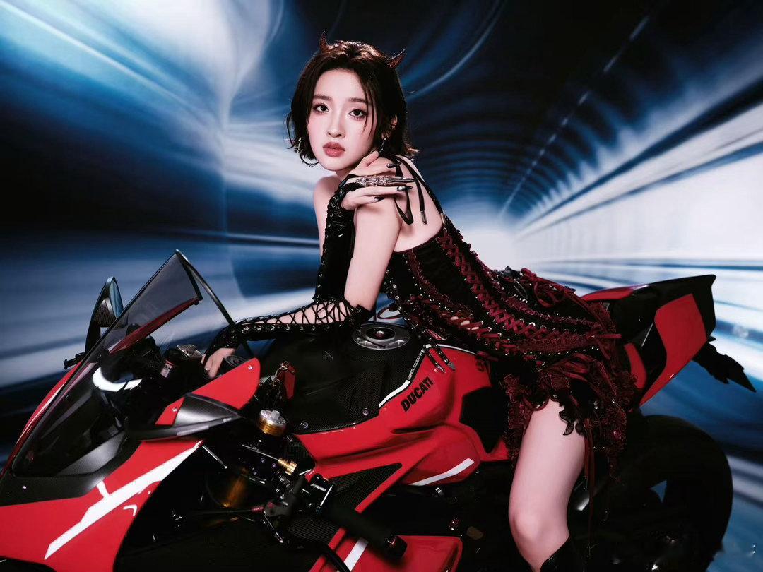 唐艺昕甜妹爆改恶女唐艺昕恶女赛道有新人了 甜妹一旦开始走恶女风，简直是降维打击。