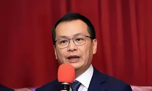 台湾的国民党人罗志强叫嚣，让大陆退回到中线以西、郑丽文也叫嚣要用武力保护台湾。