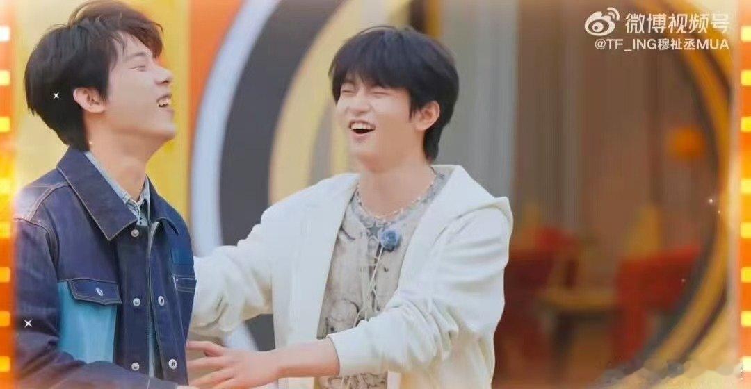 穆祉丞Bee疯糖的感情永不杀青周五晚高疯穆祉丞喊出Bee疯糖的感情永不杀青，周五