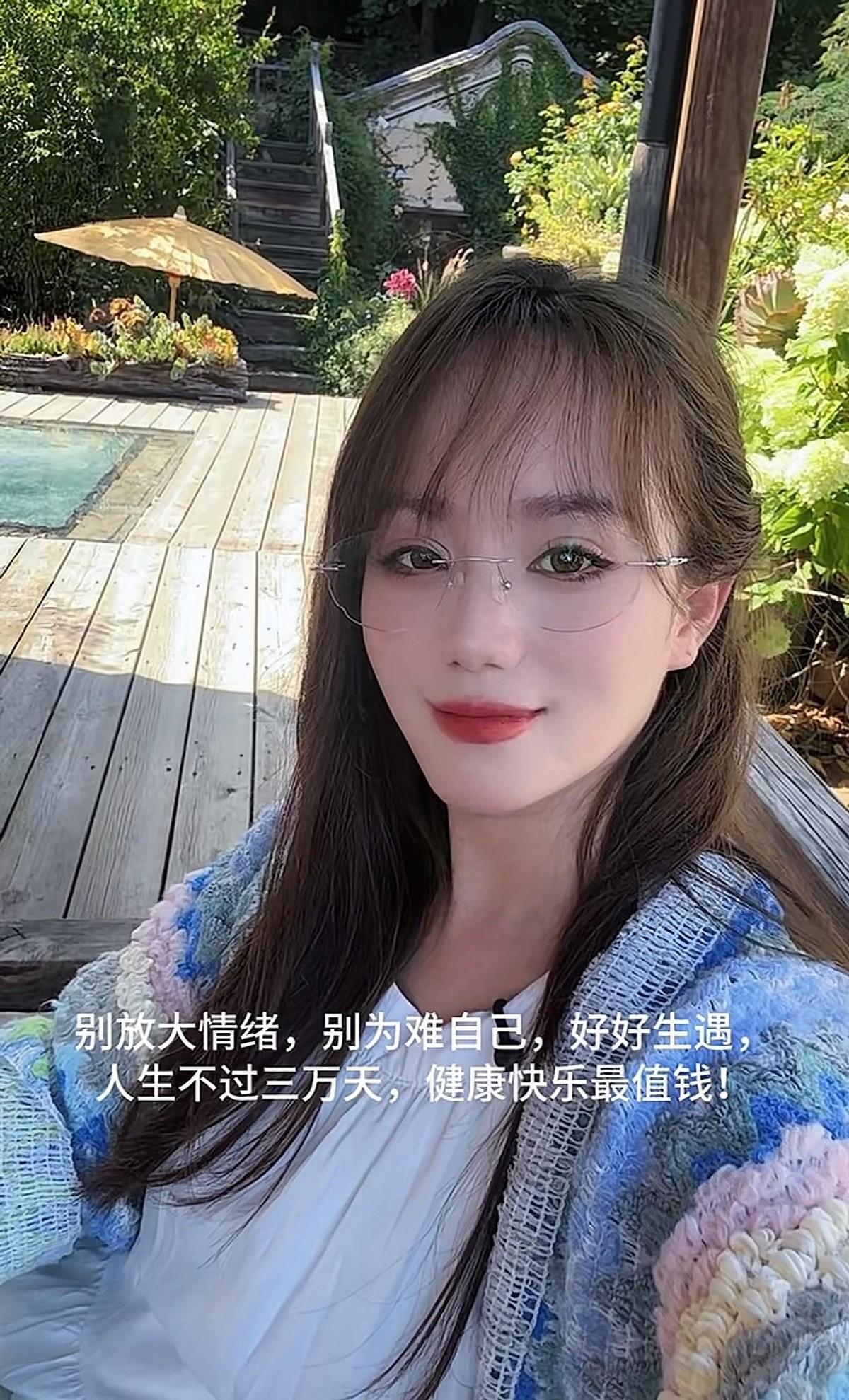 把老底儿往回捞，比豁出去冲更难
小妹儿其实早有盘算，想摘掉家长里短的标签，好好做