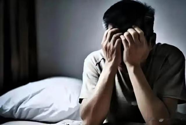 兰州，一男子约了个清纯小妹到民宿里见面，商定了说600块钱，男子满心欢喜的来到了