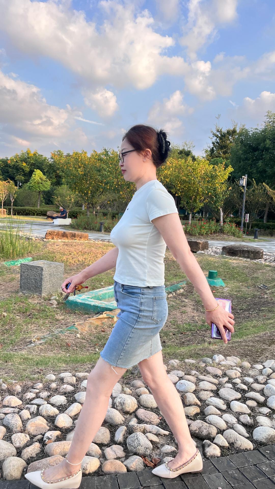 什么这个亲那个亲，我告诉你，你要是有出息谁跟你都亲，你要是落魄了谁跟你都不亲。