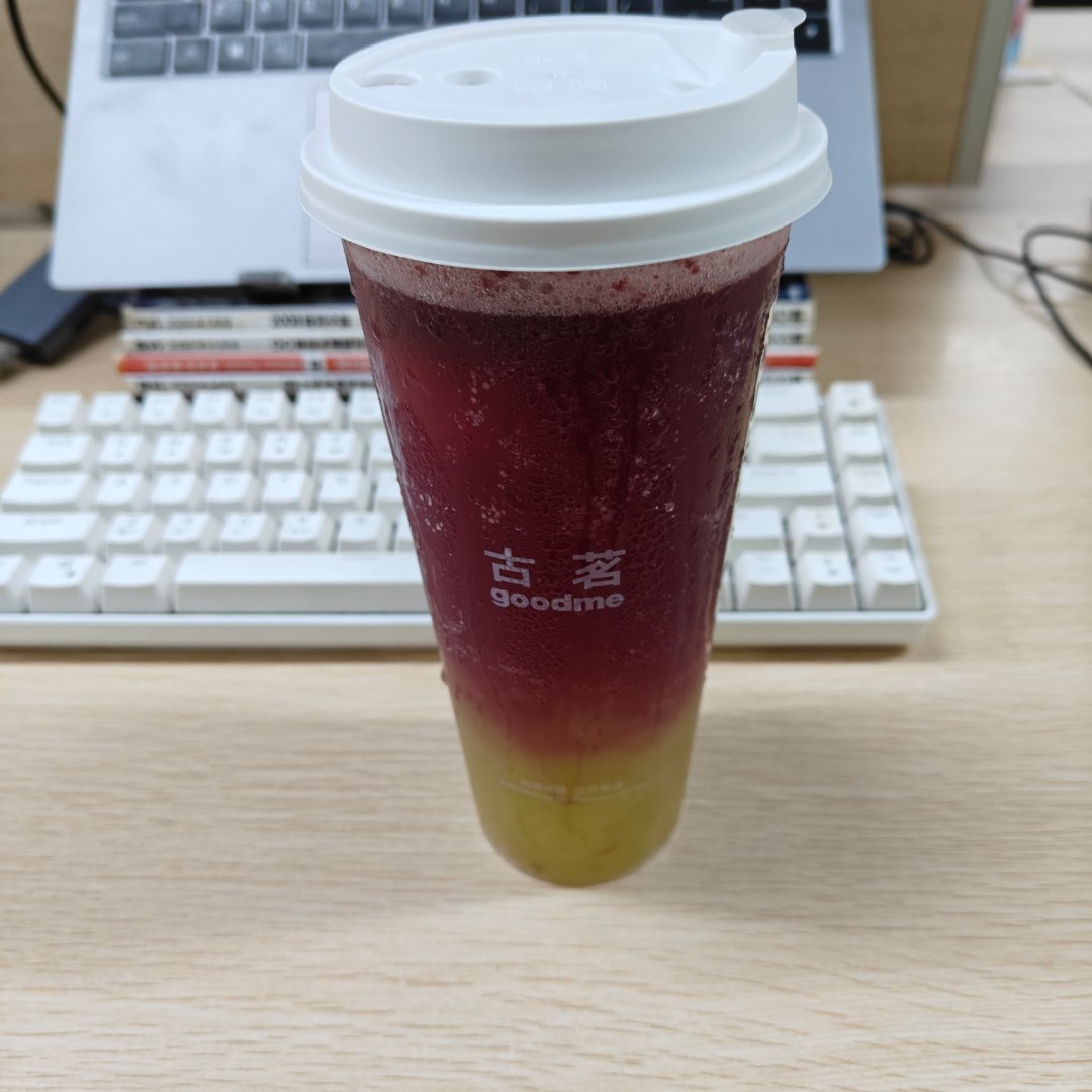 早上吃了星巴克的苦下午上班的时候越想越亏我可是吃不了苦的人得尝点甜头才行[不愧是