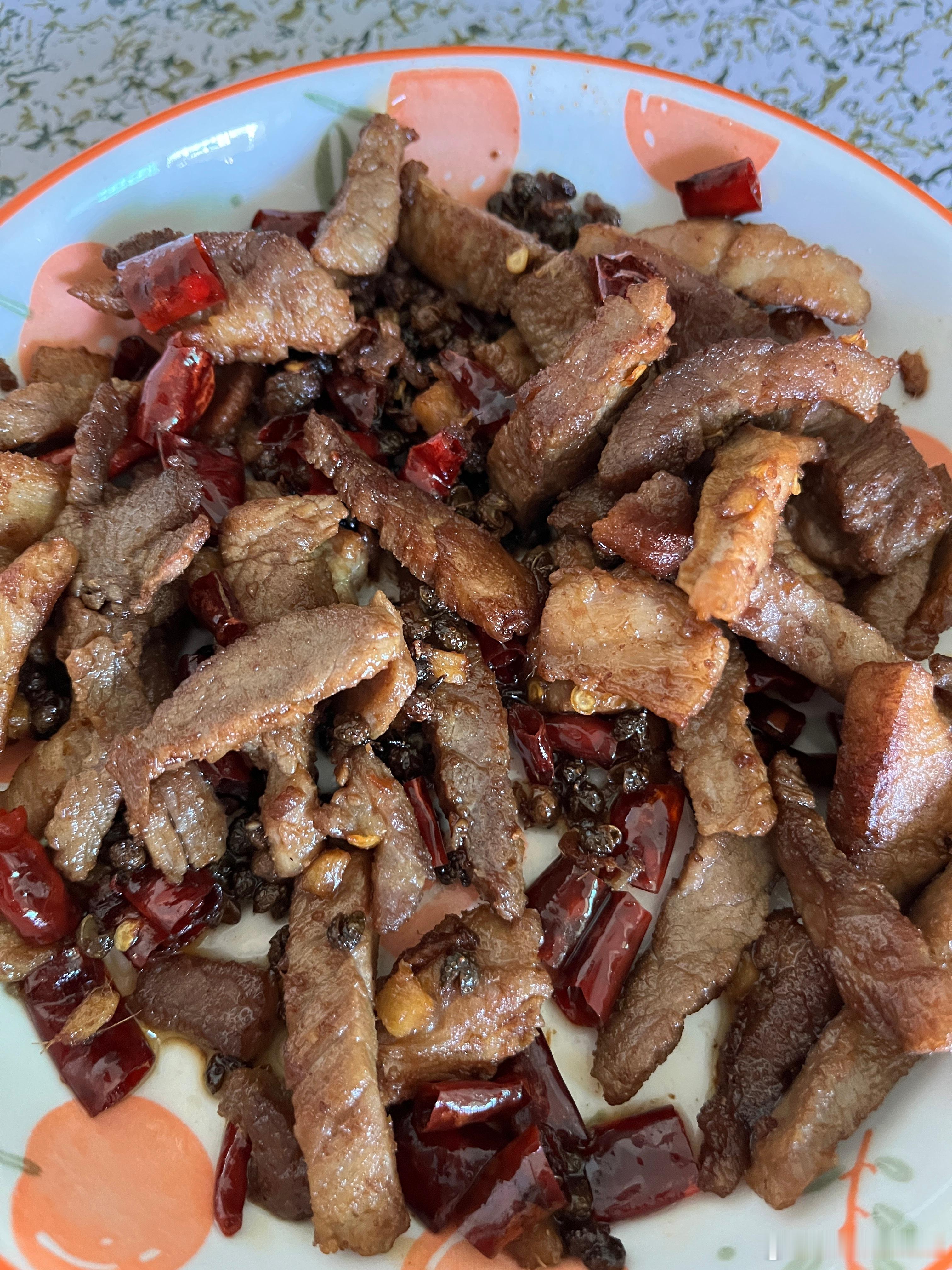 又做了这个肉，这次用猪肉做的，妯娌给的，都放了很久，我有个毛病，冻太久的东西，我