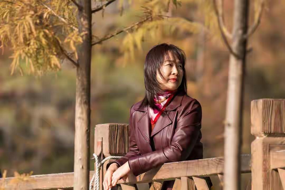 《生活打油诗三十首》

01  
柴米油盐皆是诗，平凡日子有滋味。  
莫嫌生活