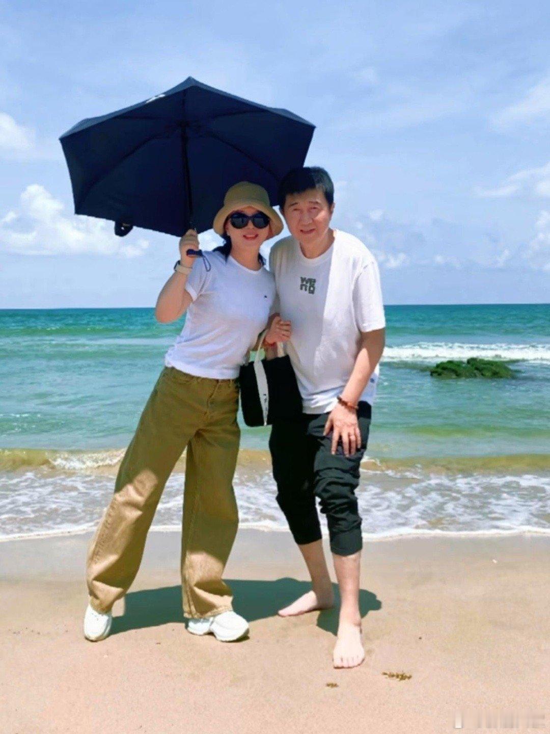 付笛声任静真的是退休了，全国各地旅游，一生夫妻恩爱，相敬如宾，真的是好幸福的一对