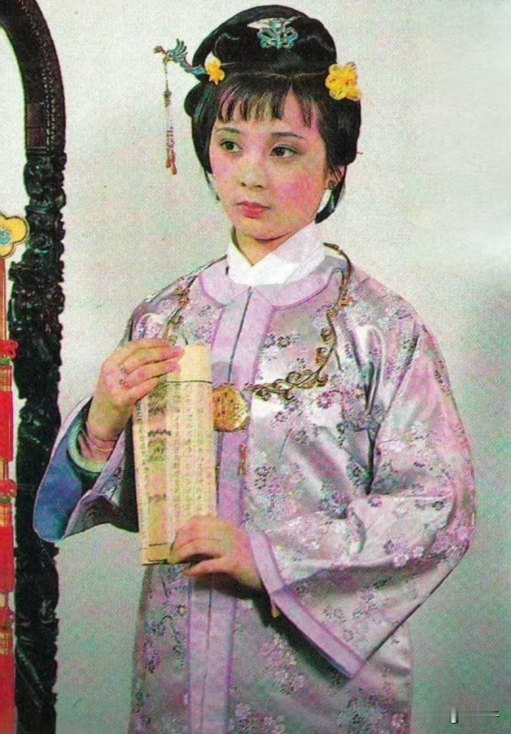 中国影视人物之第1427位，胡泽红（1963年10月26日一）于浙江杭州。
出生