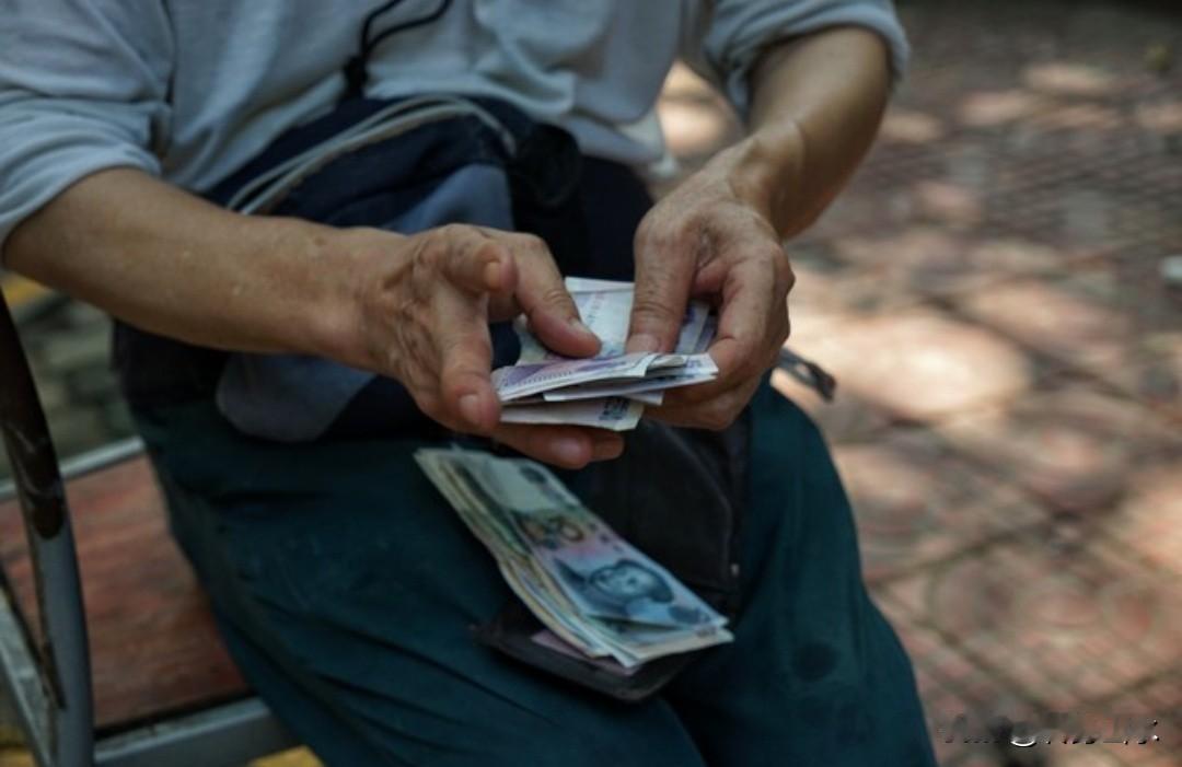 为什么，
现在人们不怎么消费了？
我想到了这5个
方面的原因，大伙儿看看说的对不