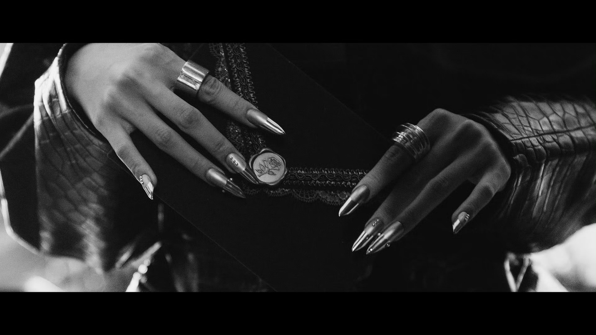 LISA[超话]❤️‍🔥LISA亚女一【图片】261020 LLOUD IG更