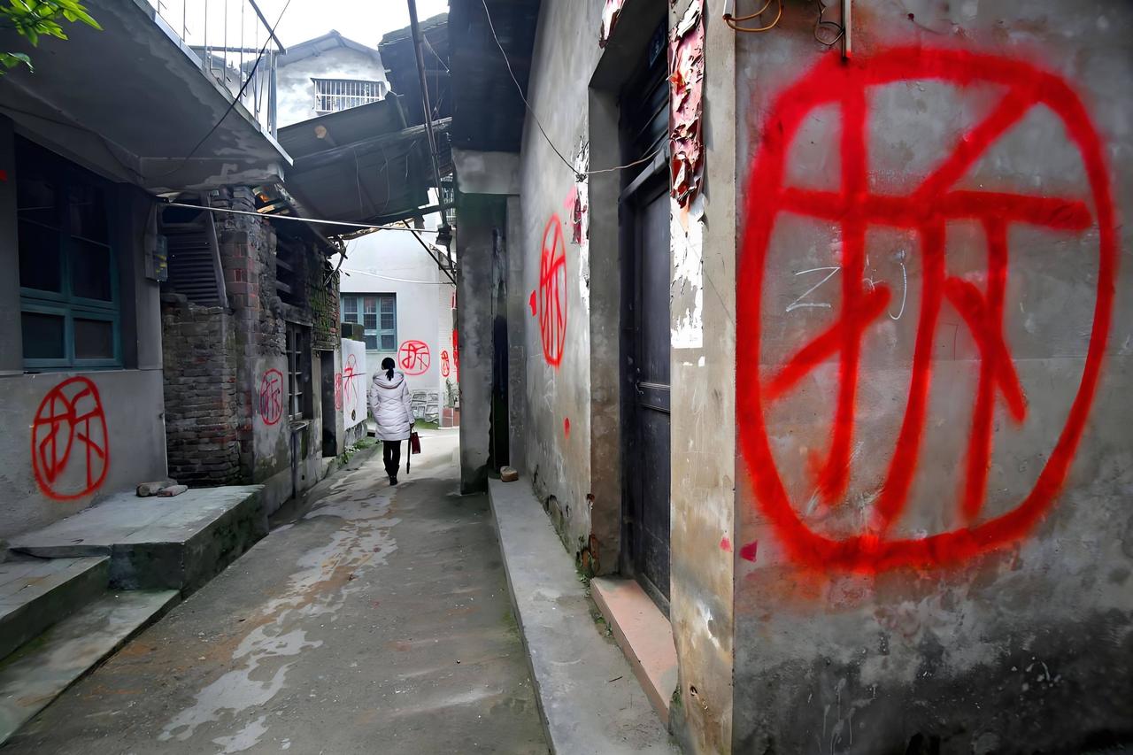 同样都是拆迁户，怎么人和人的差距越来越大呢？

今天和以前的同事聊天，就称呼她为