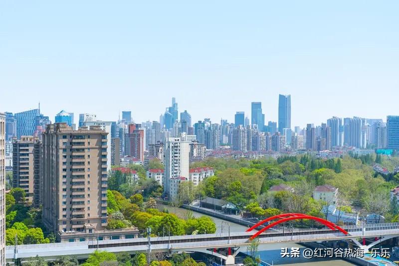 金三银四，说说现在的楼市，说说房价的走势 
先看网上最近发布的二手房成交量
【上