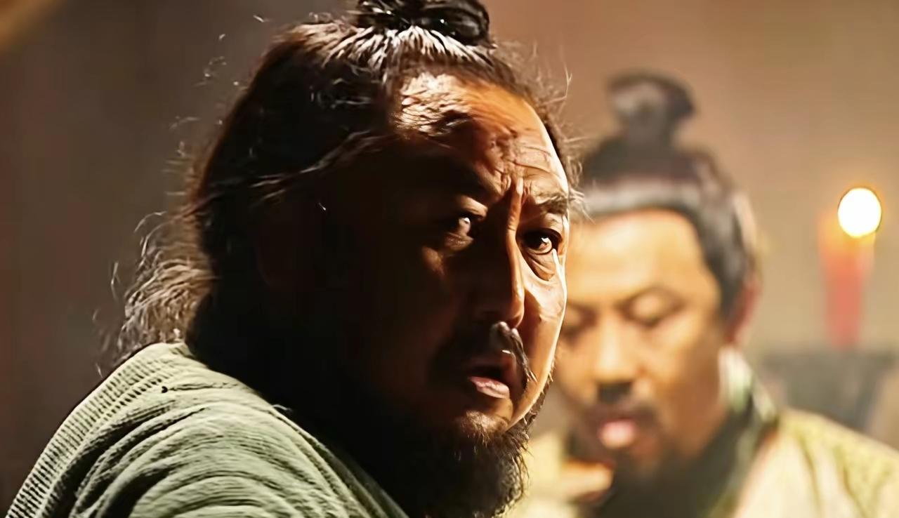 快活林被痛殴已经让蒋门神产生了巨大的心理阴影 鸳鸯楼里见到满血复活的武松拿着钢刀