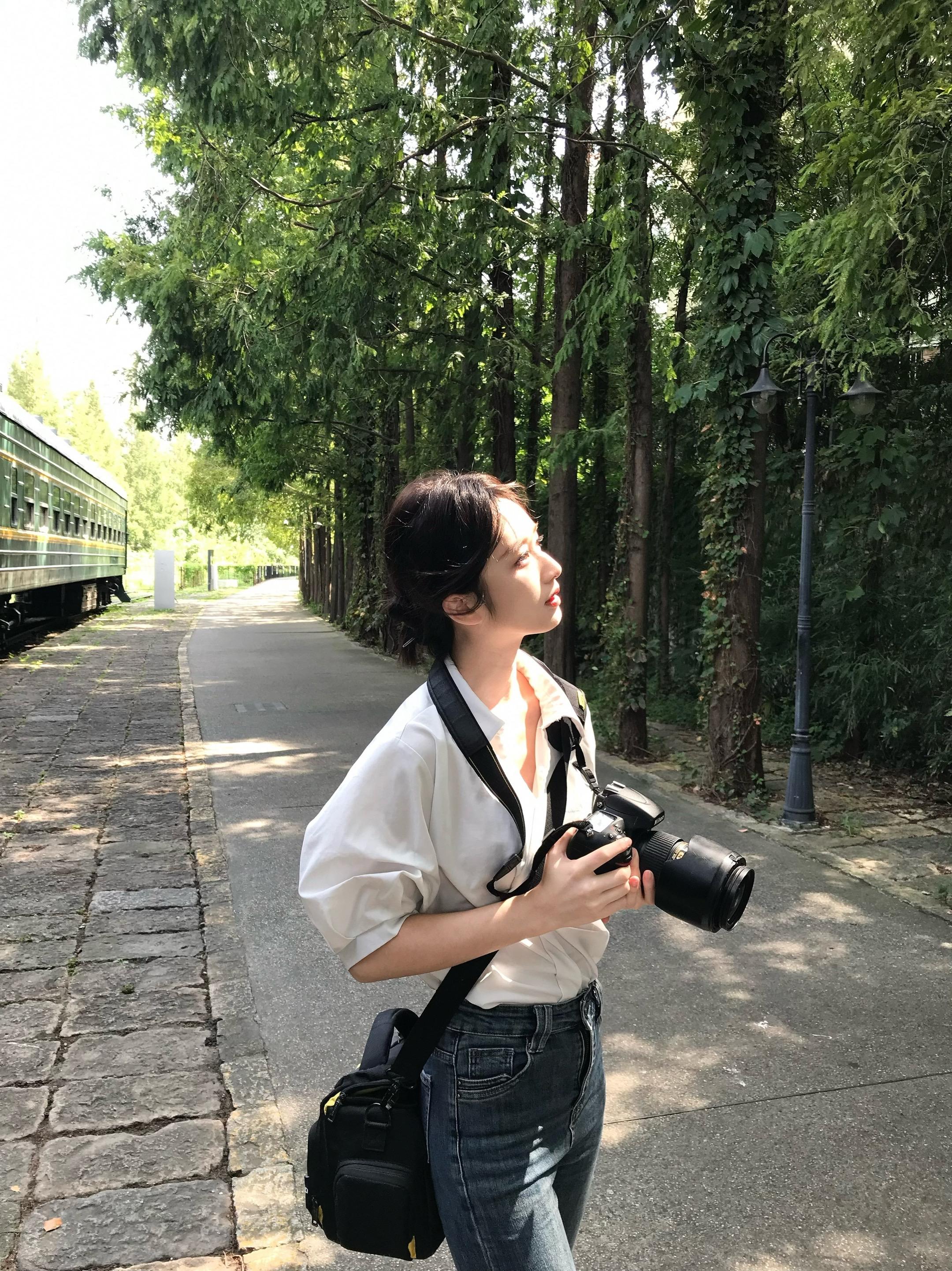 他们说你是城里来的采风女摄影师