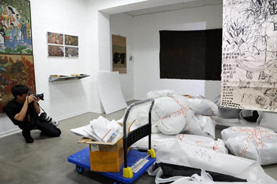 9月3日，距第16届光州双年展开幕还有整整48小时。筹备多时的中国展馆，已经人去