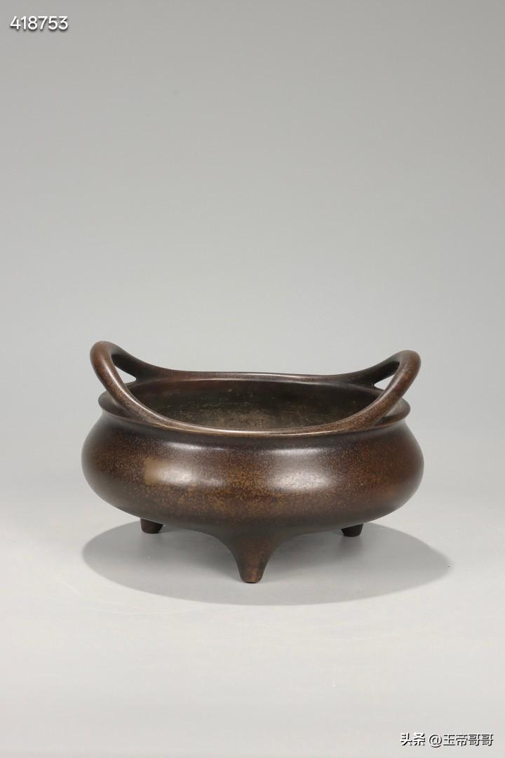 清 大明宣德年制款桥耳炉

规格：高9.5cm，宽14cm，重1276.5g
此
