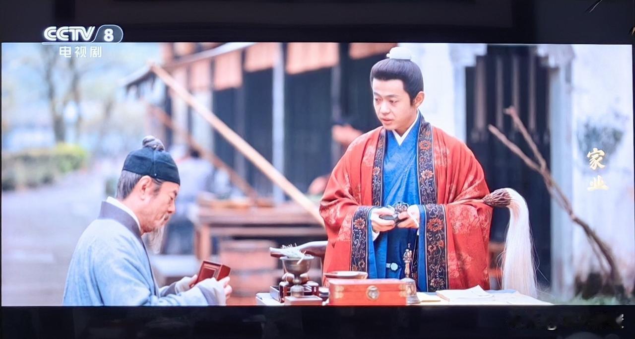 六爷爷李金和的好大孙李正身（洪洋 饰），总算从修仙论道的闲居中抽出身来，办了几件